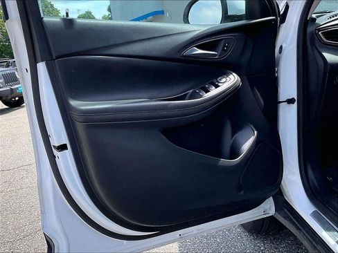 Used 2022 Buick Encore GX Preferred w/ Cold Weather Comfort Package AWD/4WD image 9
