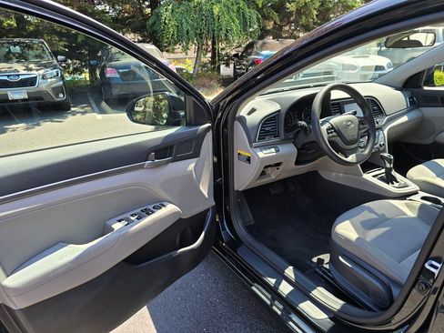 Used 2017 Hyundai Elantra SE FWD image 7