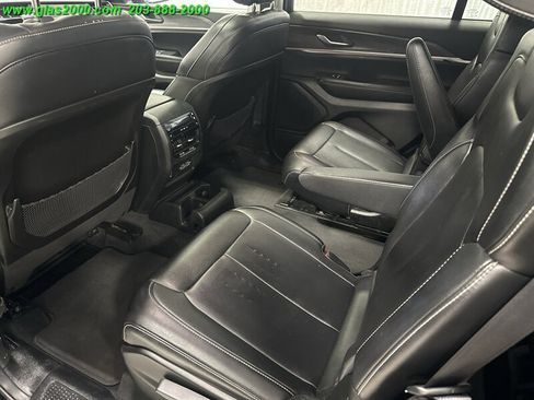 Used 2023 Jeep Grand Cherokee L Limited AWD/4WD image 9