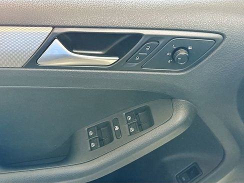 Used 2018 Volkswagen Jetta SE image 17