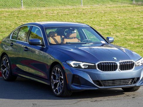 Used 2025 BMW 330i Sedan image 2