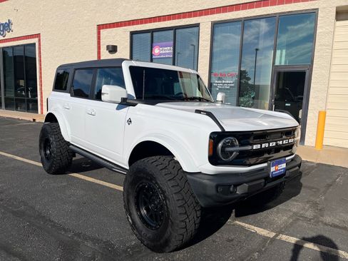 Used 2022 Ford Bronco Outer Banks AWD/4WD image 1