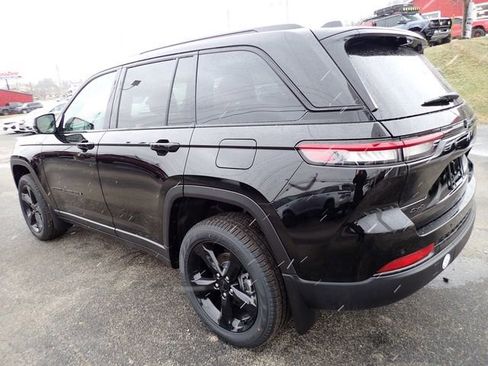 New 2025 Jeep Grand Cherokee Limited w/ Luxury Tech Group II image 3