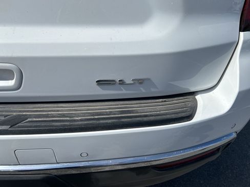 Used 2024 GMC Yukon SLT w/ SLT Premium Package image 11