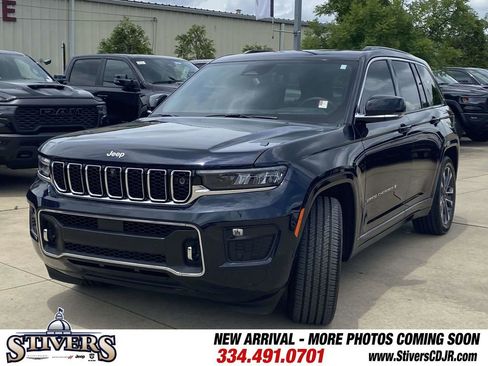Used 2024 Jeep Grand Cherokee Overland w/ Adv Protech Group III AWD/4WD image 3