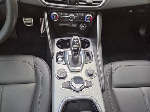 Used 2024 Alfa Romeo Giulia Ti AWD/4WD image 39