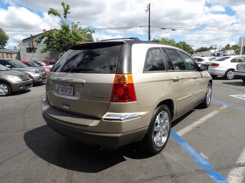 Used 2005 Chrysler Pacifica Touring image 3