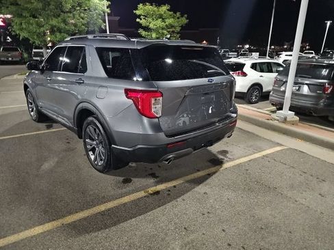 Used 2024 Ford Explorer XLT w/ Equipment Group 202A AWD/4WD image 7