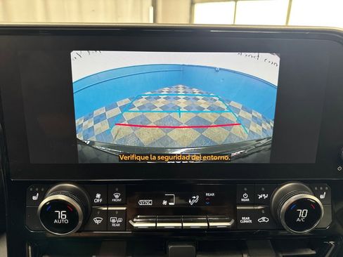 Used 2023 Toyota Highlander XLE AWD/4WD image 28