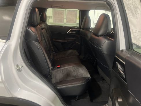 Used 2024 Mitsubishi Outlander SE image 24