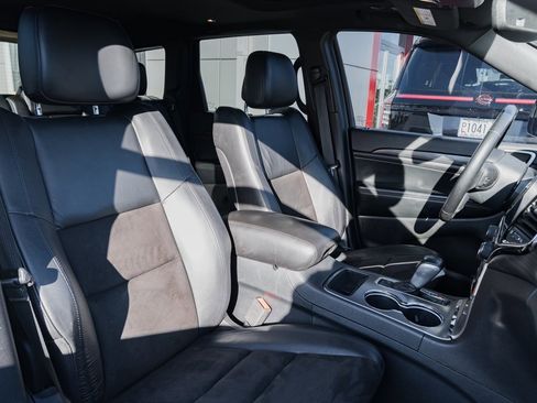 Used 2020 Jeep Grand Cherokee Altitude image 25