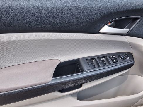 Used 2012 Honda Accord LX image 17