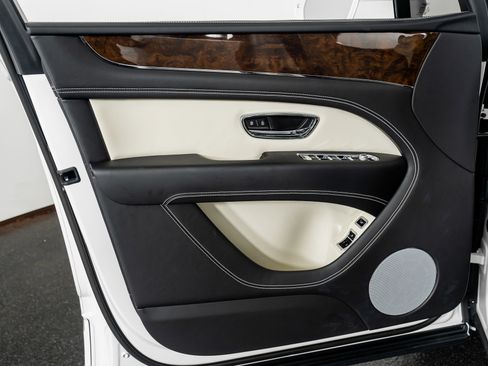 Used 2023 Bentley Bentayga Extended Wheelbase image 51