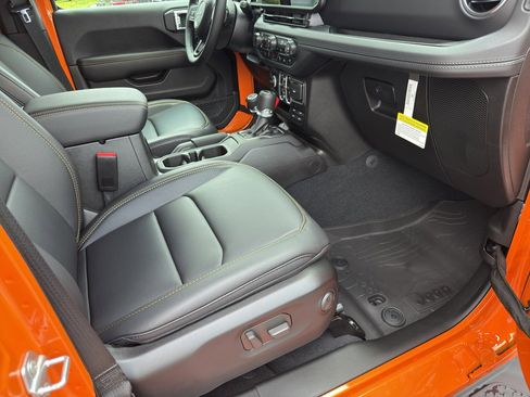 New 2025 Jeep Gladiator Sport image 25