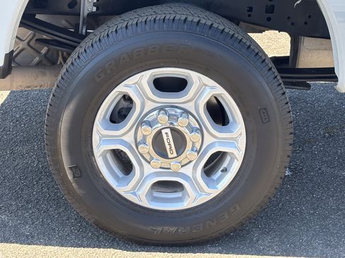 Used 2025 Ford F250 XLT image 9