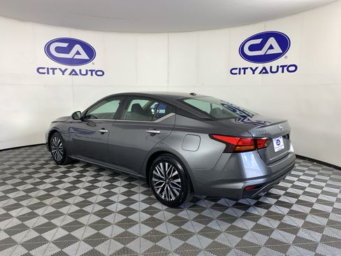 Used 2025 Nissan Altima 2.5 SV FWD image 5
