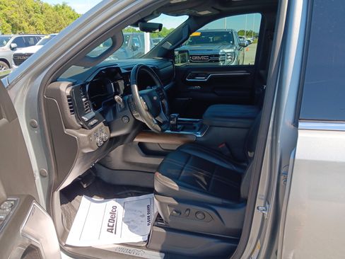 Used 2023 Chevrolet Silverado 1500 High Country w/ High Country Premium Package AWD/4WD image 9