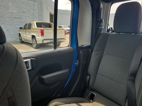 Used 2024 Jeep Gladiator Sport AWD/4WD image 8