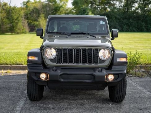 Used 2025 Jeep Wrangler Sport AWD/4WD image 2