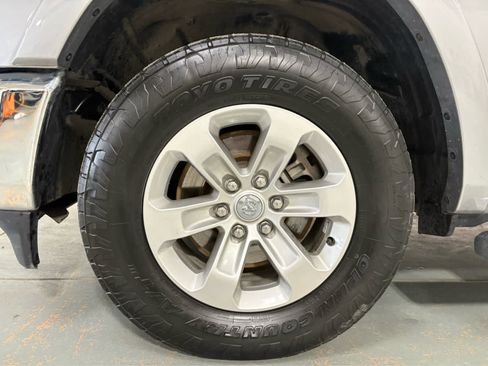 Used 2019 RAM 1500 Laramie AWD/4WD image 11