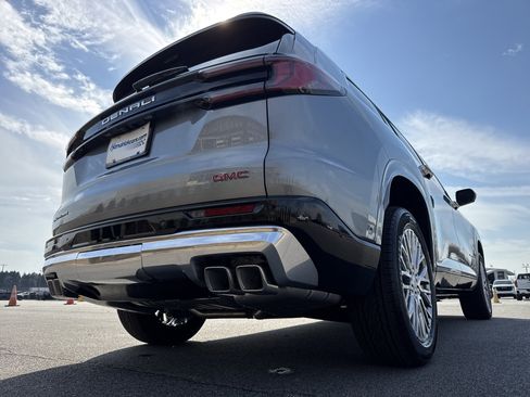 New 2026 GMC Acadia Denali w/ Super Cruise Package image 10