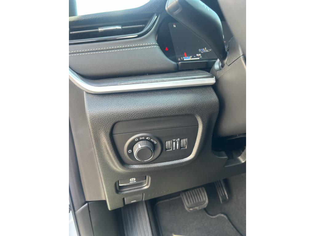New 2027 Jeep Grand Cherokee Altitude RWD image 18