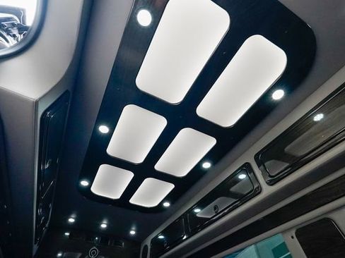 Used 2018 Mercedes-Benz Sprinter 3500 image 62