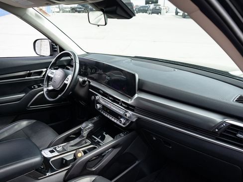 Used 2025 Kia Telluride S FWD image 23