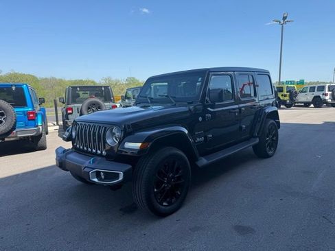 Used 2023 Jeep Wrangler Unlimited Sahara w/ Cold Weather Group AWD/4WD image 7