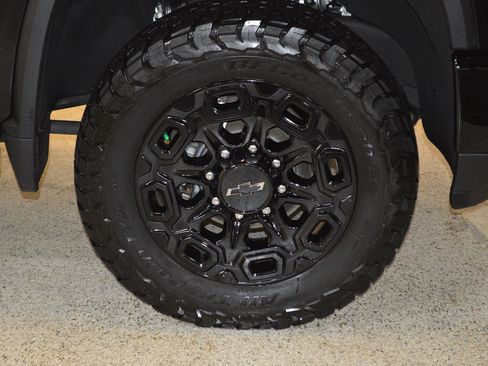 Used 2024 Chevrolet Silverado 2500 High Country w/ Midnight Edition image 9