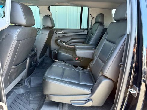 Used 2019 Chevrolet Suburban Premier AWD/4WD image 32