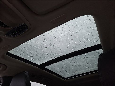 Used 2020 Volvo V60 T5 Cross Country image 15