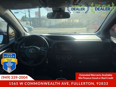 Used 2017 Toyota Yaris SE w/ Carpet Mat Package FWD image 14