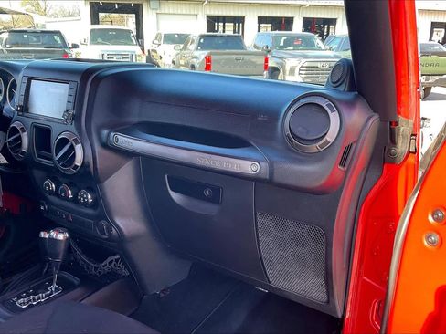 Used 2014 Jeep Wrangler Unlimited Sport w/ Connectivity Group image 17