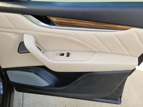 Used 2019 Maserati Levante GranLusso AWD/4WD image 7