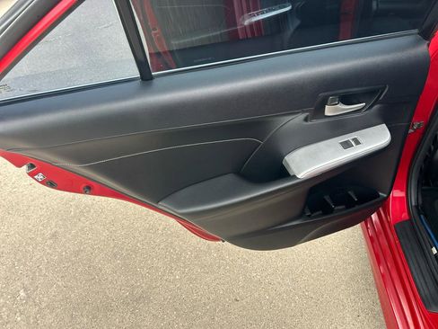 Used 2014 Toyota Camry SE w/ Leather Package FWD image 11