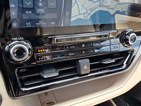 Used 2022 Toyota Highlander Limited image 18