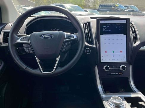 Used 2022 Ford Edge SEL w/ Convenience Package AWD/4WD image 2