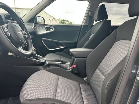 Used 2025 Kia Soul LX w/ LX Technology Package FWD image 18