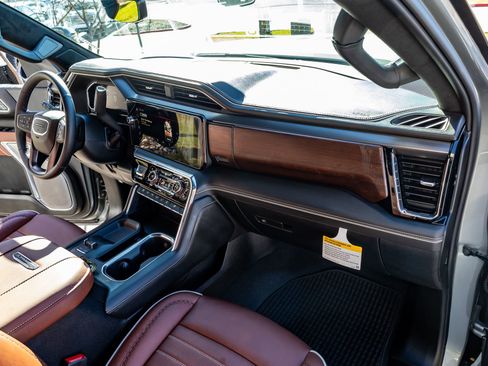 Used 2026 GMC Sierra 3500 Denali Ultimate image 18