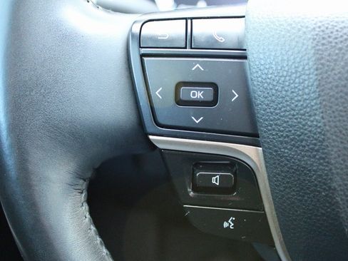 Used 2023 Toyota Crown Limited image 30