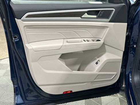 Used 2023 Volkswagen Atlas SE w/ Panoramic Sunroof Package image 15