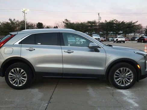 Used 2024 Cadillac XT4 Premium Luxury image 4