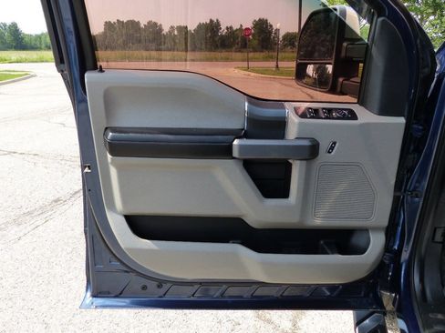 Used 2017 Ford F150 XLT w/ Equipment Group 302A Luxury AWD/4WD image 26