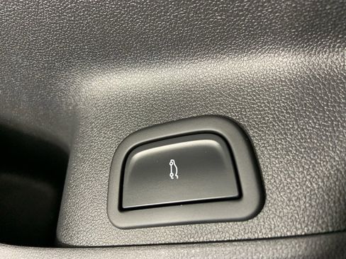 Used 2025 GMC Acadia Elevation image 32