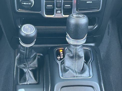 Used 2025 Jeep Wrangler Unlimited Sahara AWD/4WD image 21