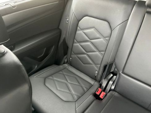 Used 2025 Volkswagen Atlas Cross Sport SE image 41