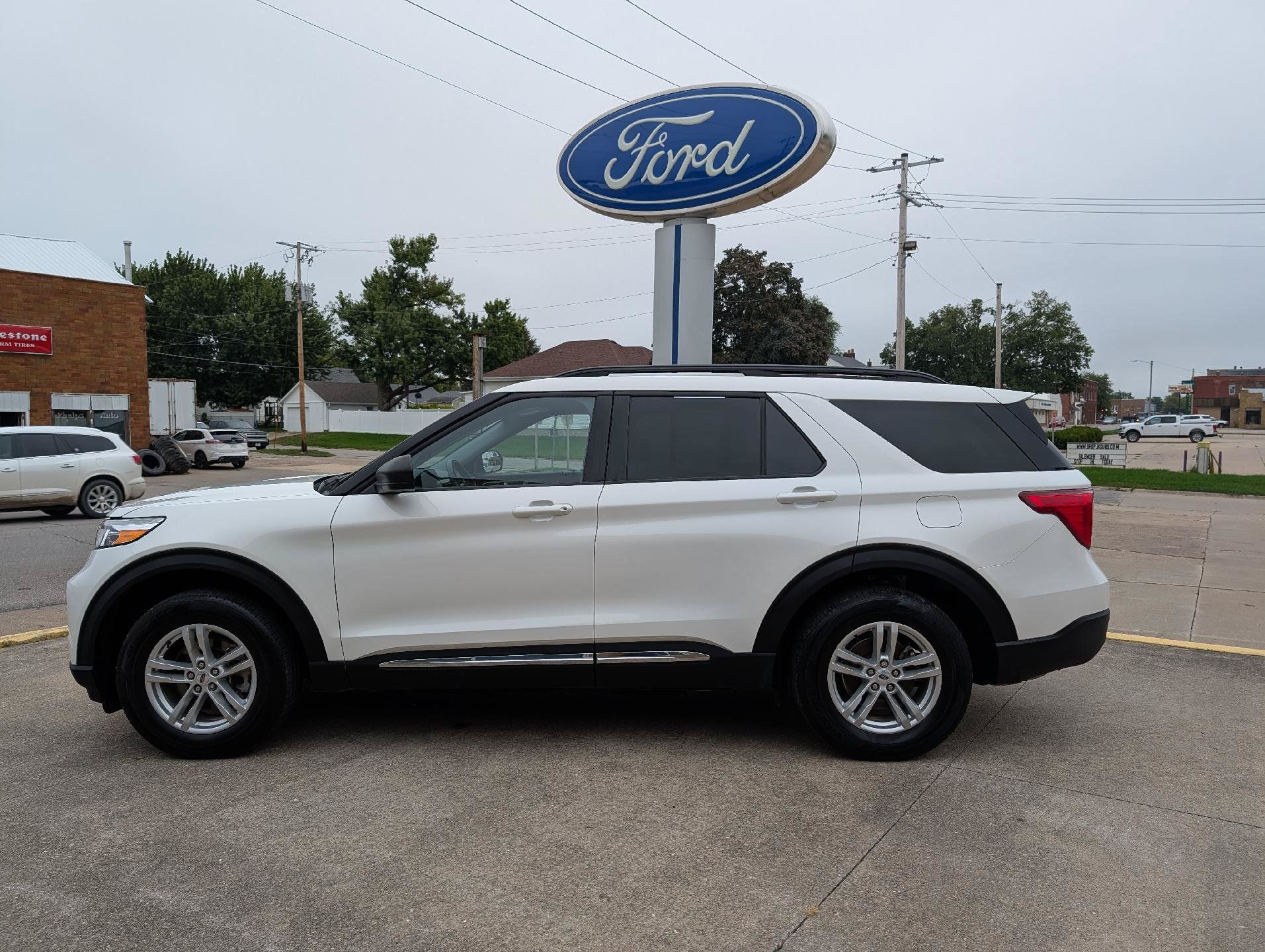 Used 2023 Ford Explorer XLT w/ Equipment Group 202A AWD/4WD image 1