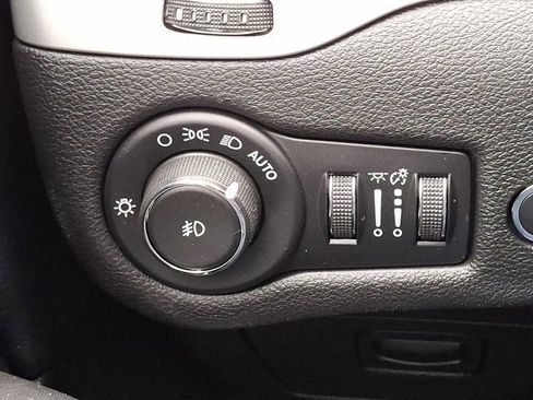 Certified 2018 Jeep Cherokee Overland image 29