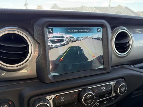 Used 2020 Jeep Gladiator Overland image 18